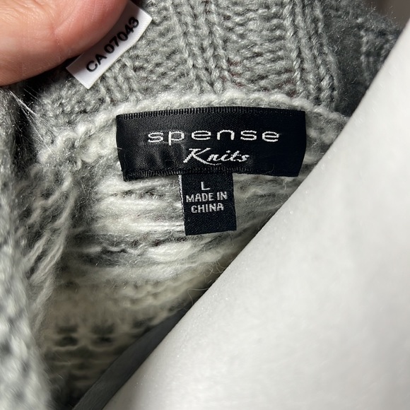 Lovely grey scoop neck sweater - Picture 5 of 5